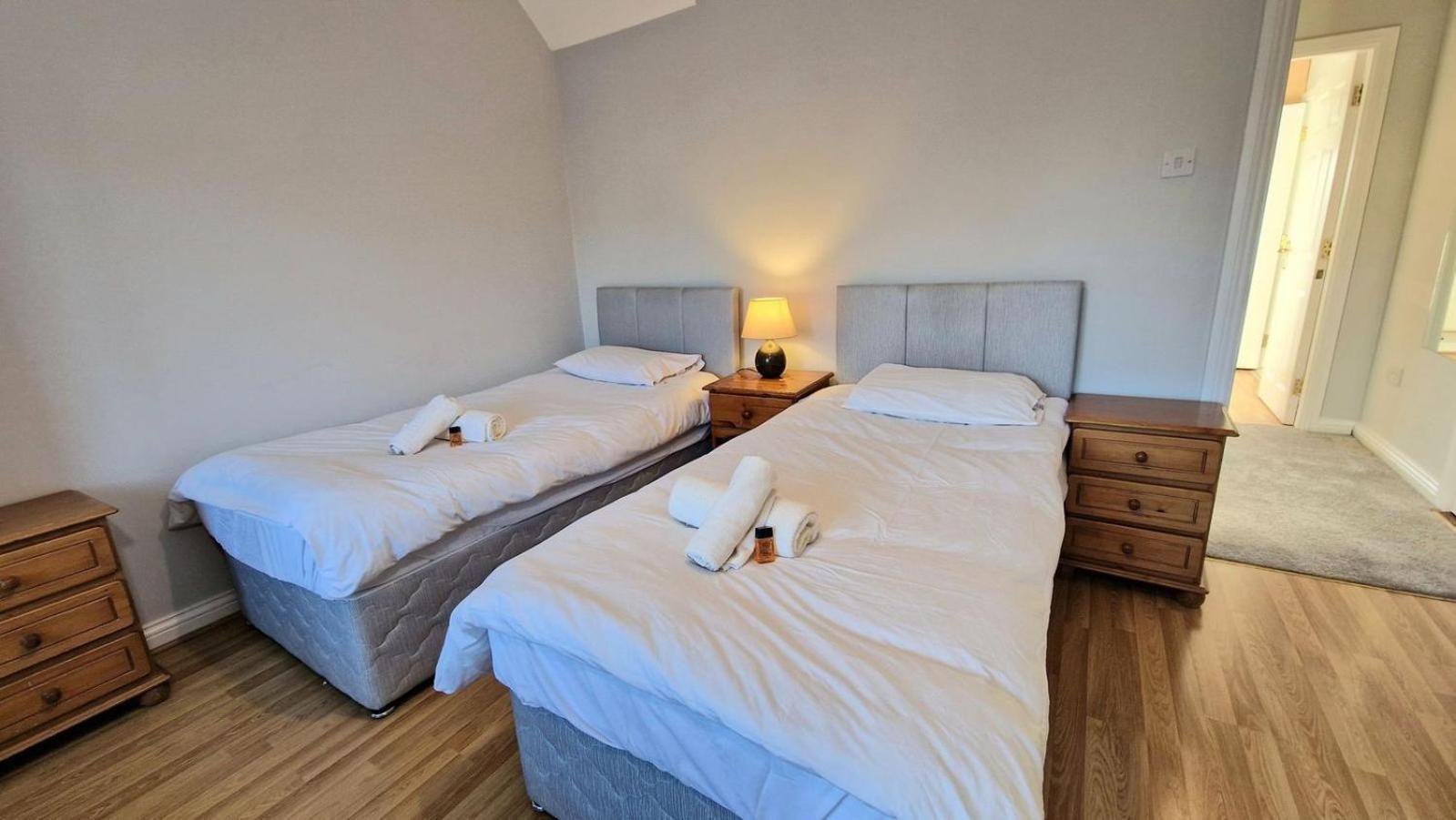 Cosy 3 Bedroom All Ensuites غالواي المظهر الخارجي الصورة