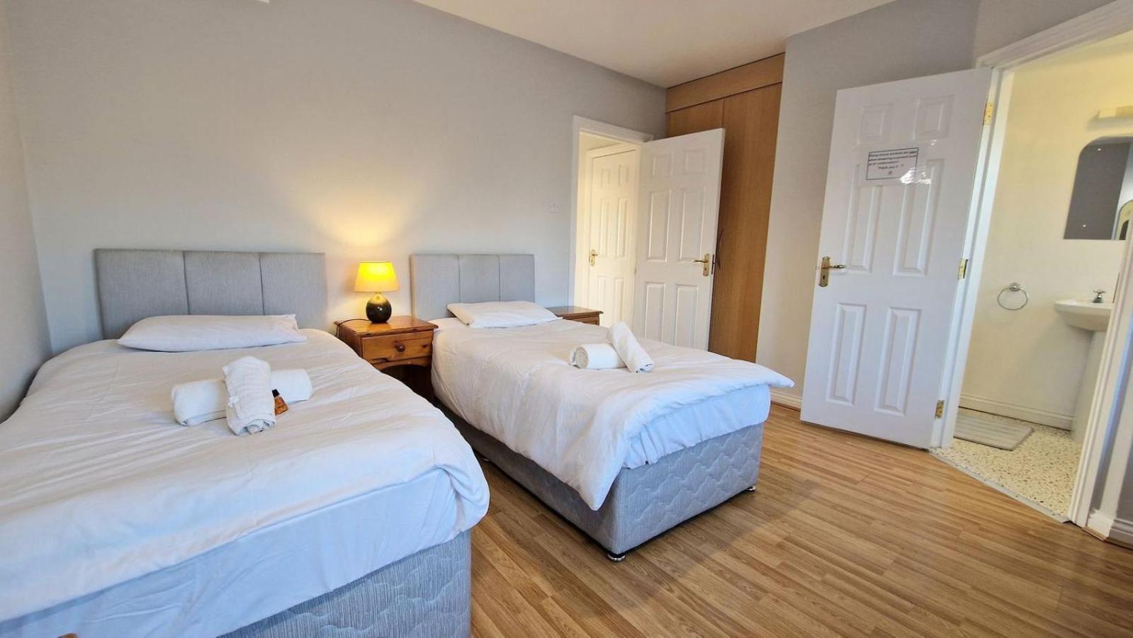 Cosy 3 Bedroom All Ensuites غالواي المظهر الخارجي الصورة